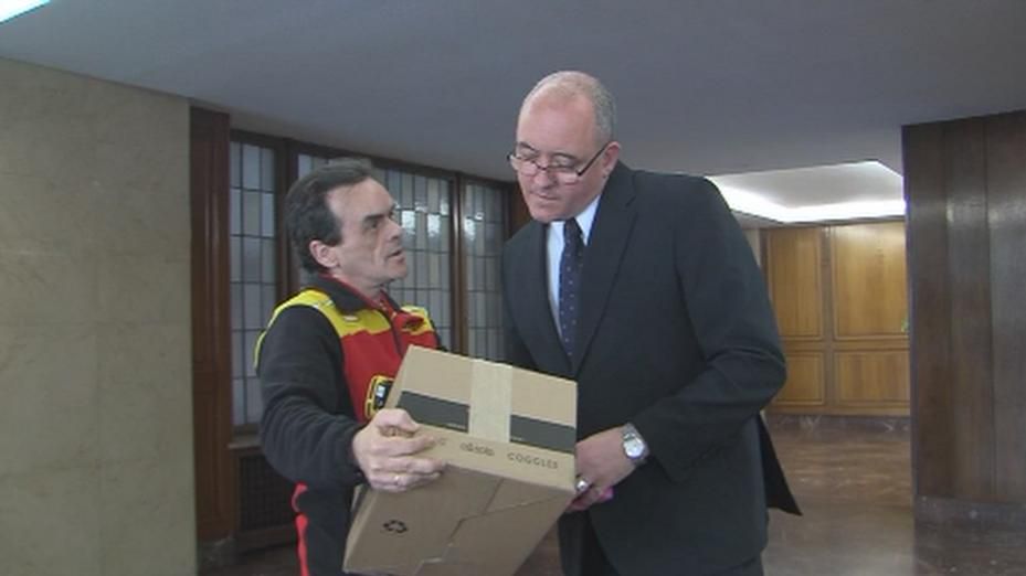 El portero o conserje se niega a recoger los paquetes