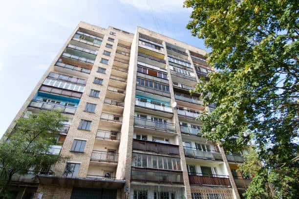 Puede-un-local-abrir-una-ventana-en-la-fachada-comunitaria